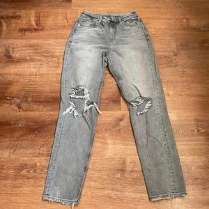 AE Grey Distressed High Rise Mom Jean (2L)